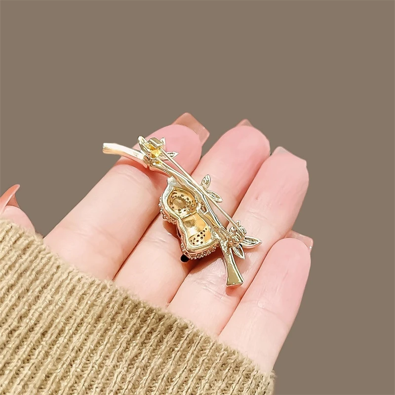 SZ Fashion 1.8*4.7cm alloy animal Panda Brooch Knot high rise bamboo brooch for women Jewelry