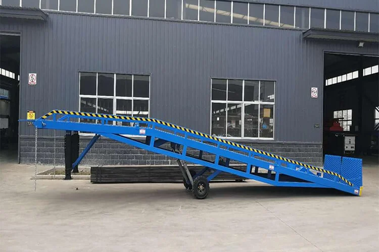 Movable Hydraulic Dock Ramp With A Capacity Of 10 Tons For Forklift Hydraulic Unloading