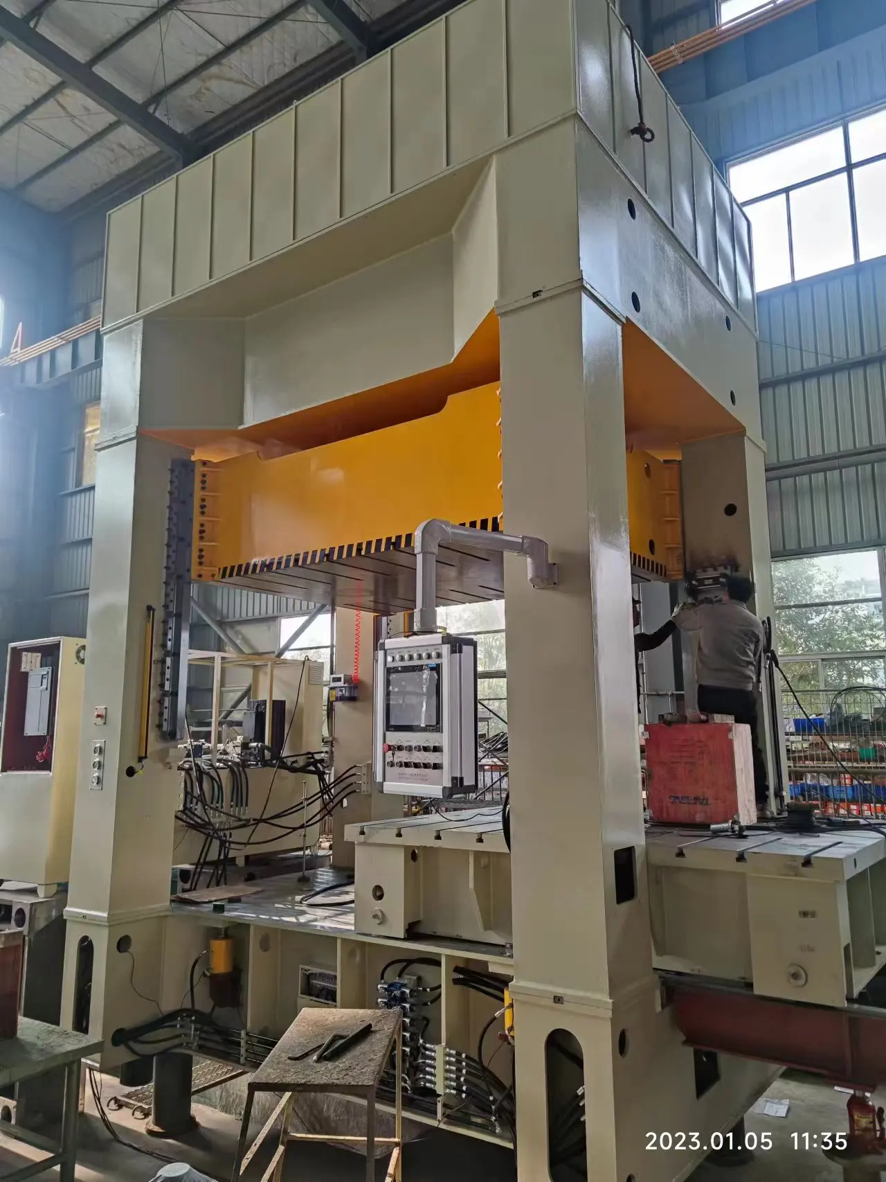 h frame hydraulic press 200t and two-beam hydraulic press 100t servo automatic 300 500 800 ton hydraulic press from NEI DUAN
