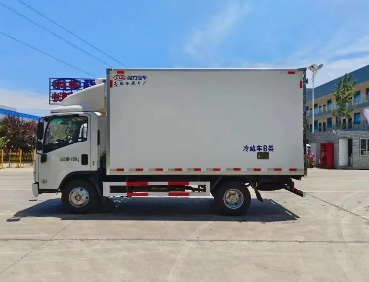 Грузовик-рефрижератор Isuzu 4x2 Подержанный изолированный грузовик прямые продажи по всему миру