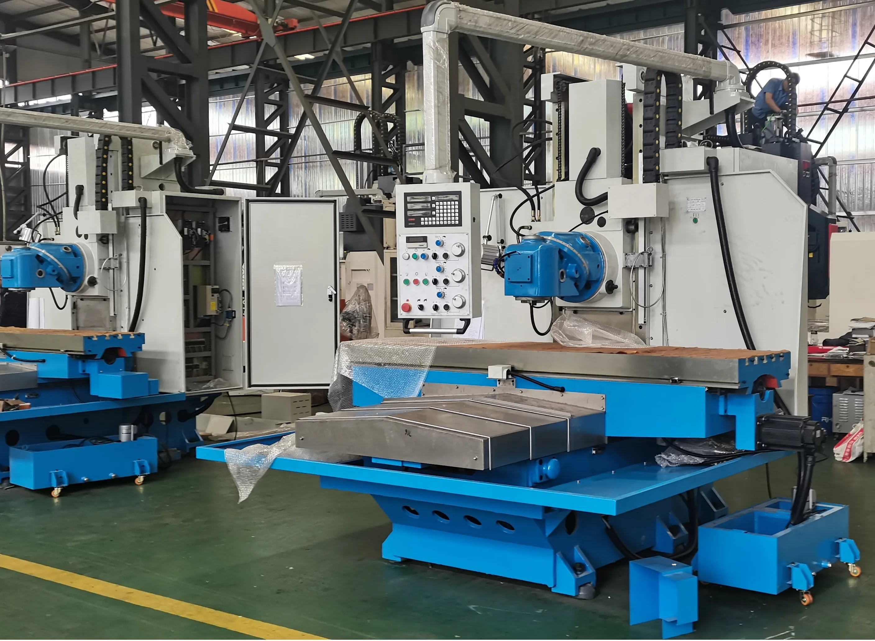 X715 universal bed milling machine with DRO digital read out