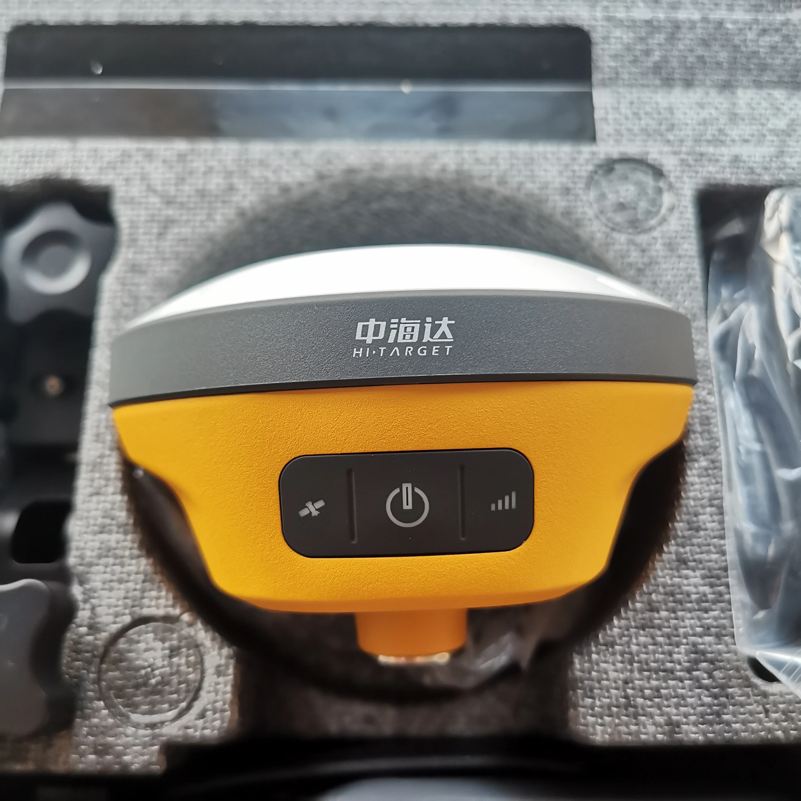 ip67 complete surveying equipment   V200 gnss rtk base and rover