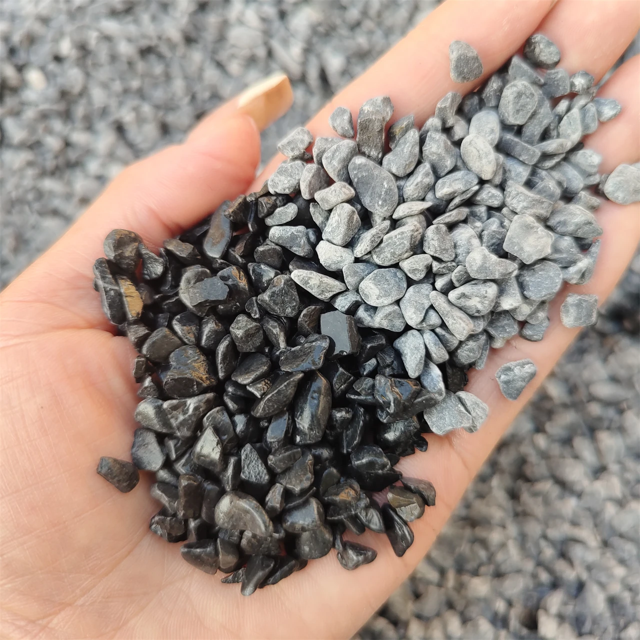 Outdoor Decoration Garden Wall Pebble Stone River Stone Floor Paving Anti-slip Stone Courtyard Popular Polished Black Packaging