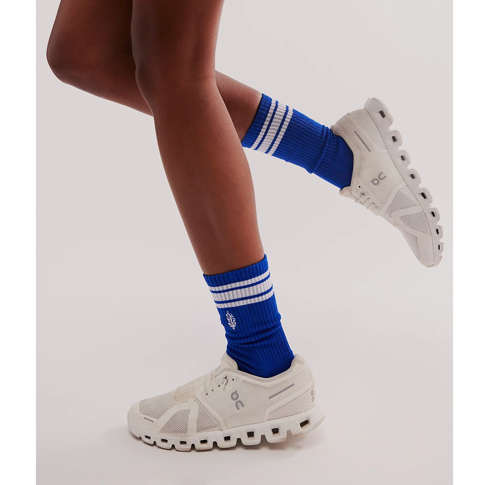 Wholesale Royal Blue Cotton Seamless Sport Tube Embroidery Logo Crew Socks