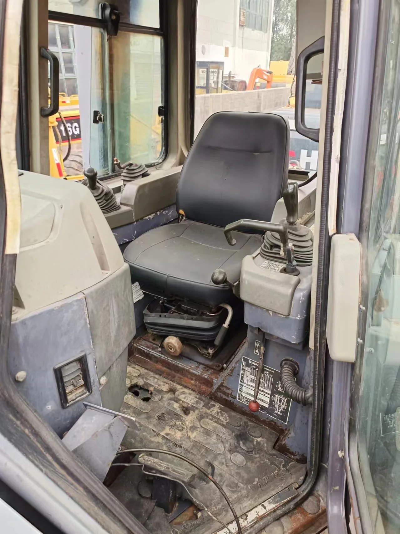 Высокопроизводительный Подержанный бульдозер Komatsu низкий расход топлива используемый гидравлический D155