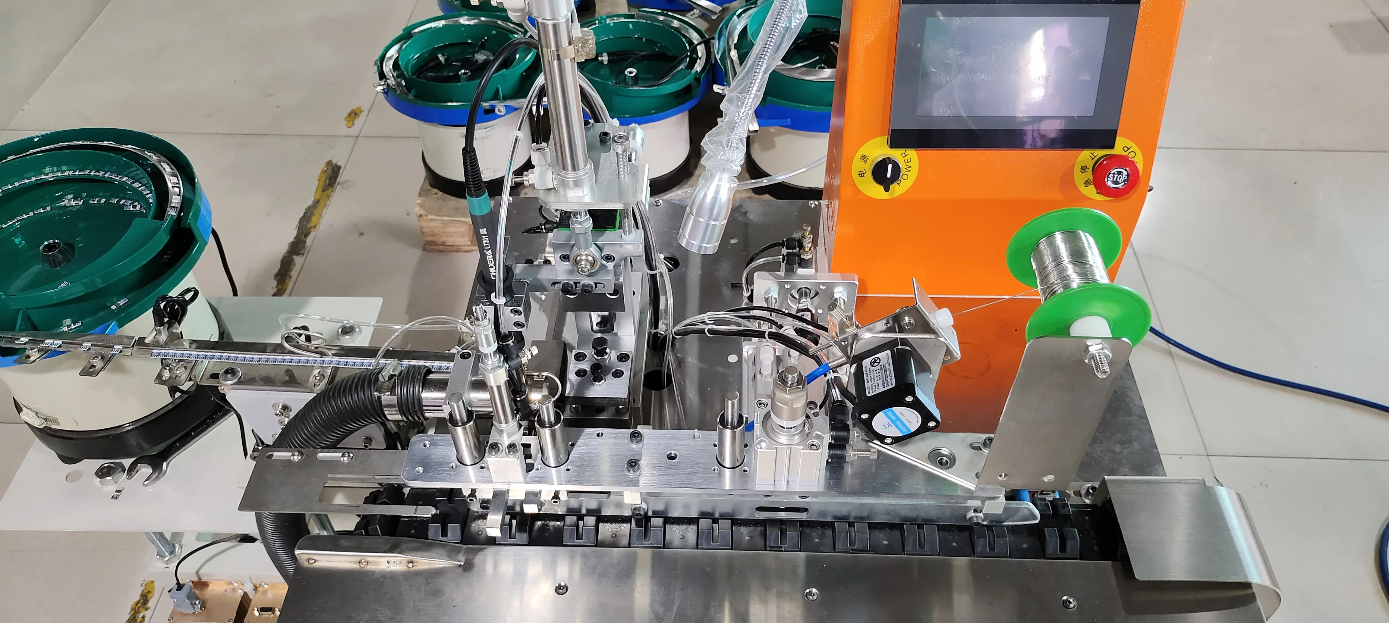 Full automatic lightning phone fast charge line connector soldering machine