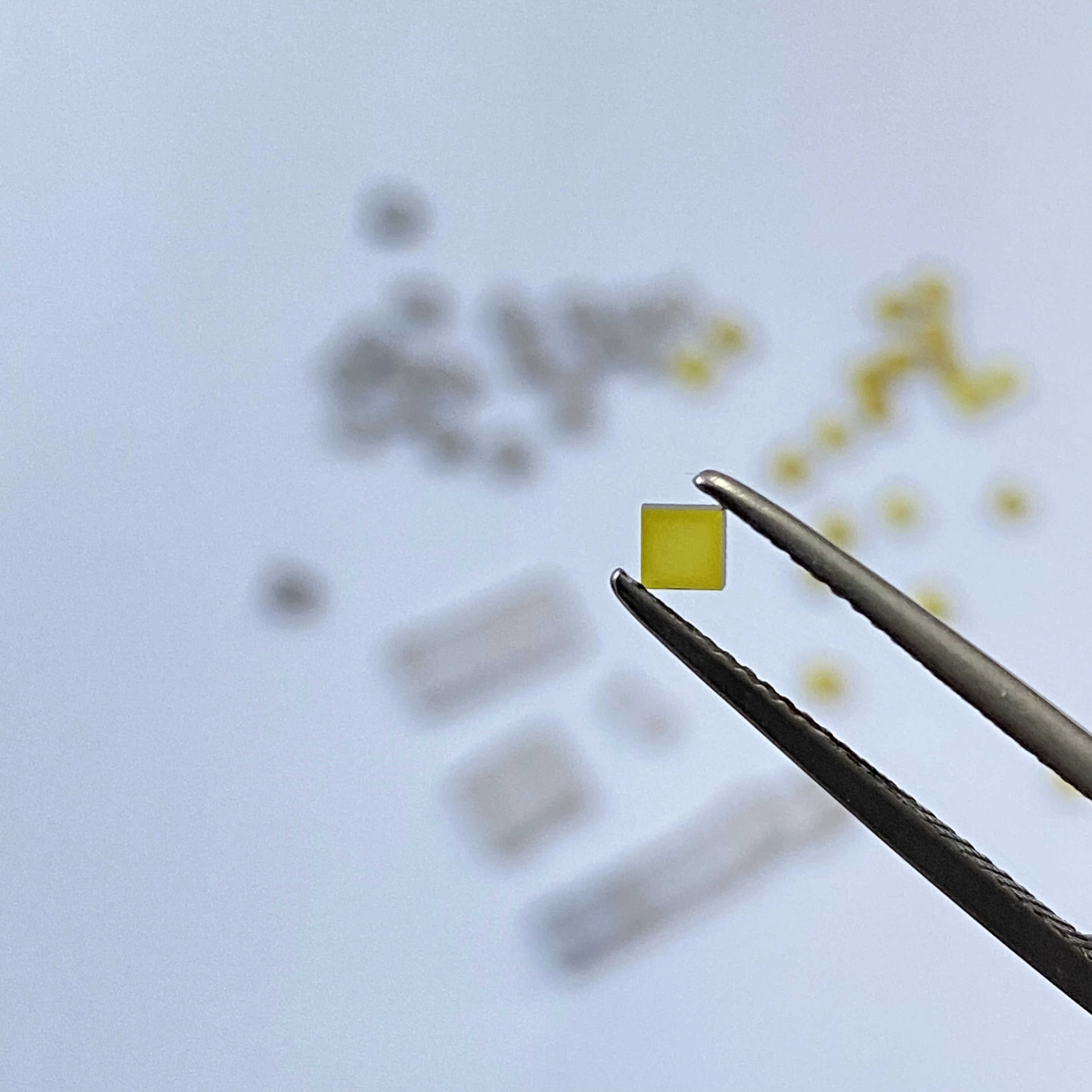 MCD HPHT Single Crystal Synthetic Diamond Plate for Cutting Tools diamond HTHP yellow diamond hthp