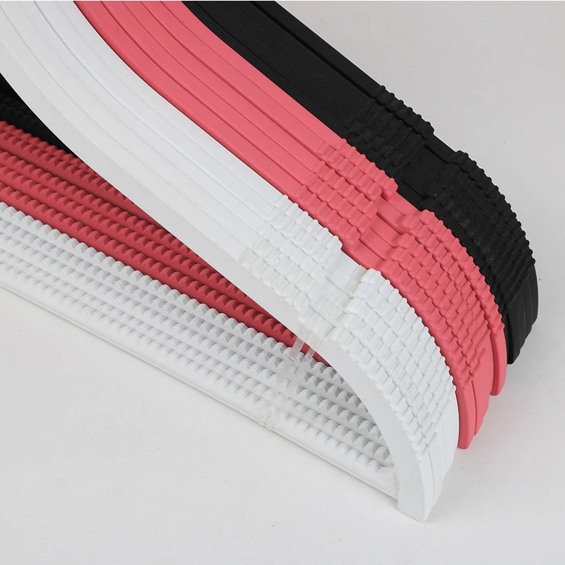 Multifunctional Dry and Wet Super Non Slip Ultra Thin Cheap Plastic Clothes Hangers with Swivel Hooks