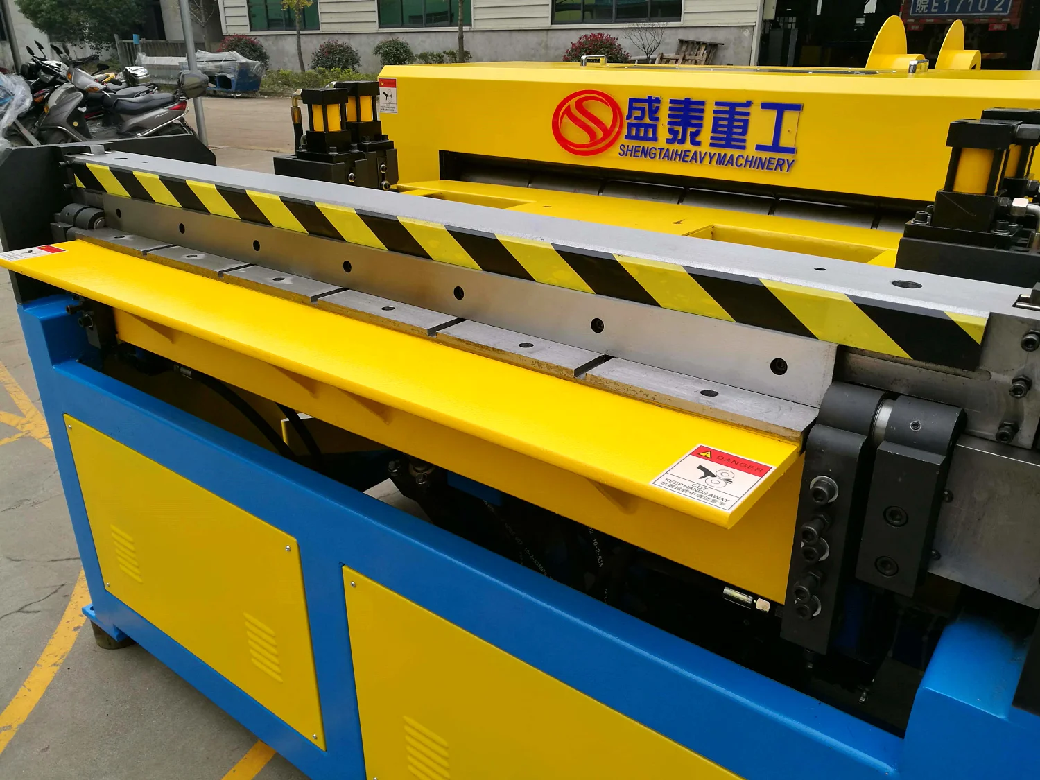 Hvac square duct forming machine