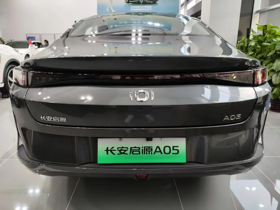 Changan Qiyuan A05 Fuel Electric Hybrid Car Auto 2025 Cheap Car Changan Qiyuan A05 1.5l Azerbaijan in Stock