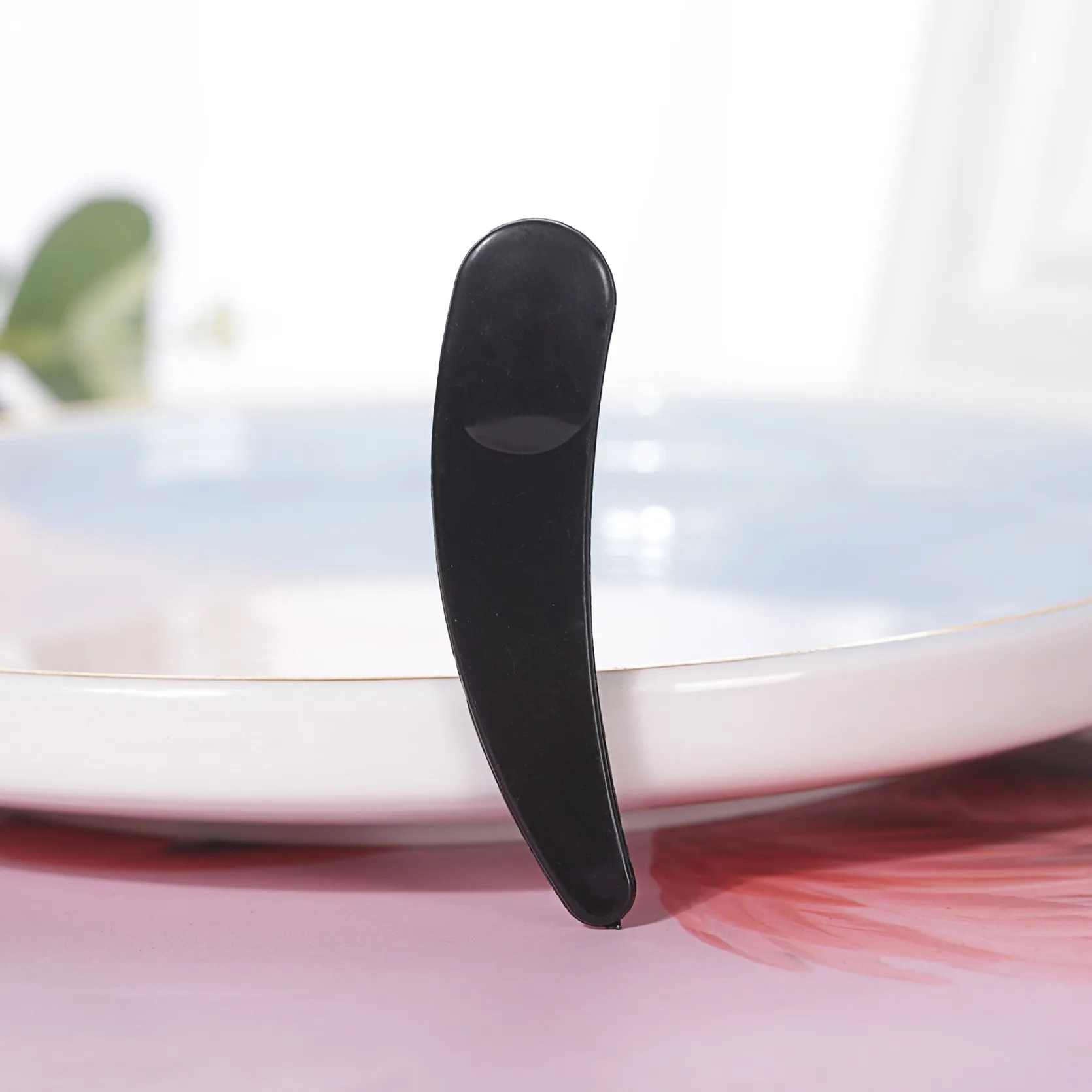 Wholesale In Stock Disposable Plastic 6cm Private label custom logo Small Makeup Scoop for Eye Cream lip blam spoon