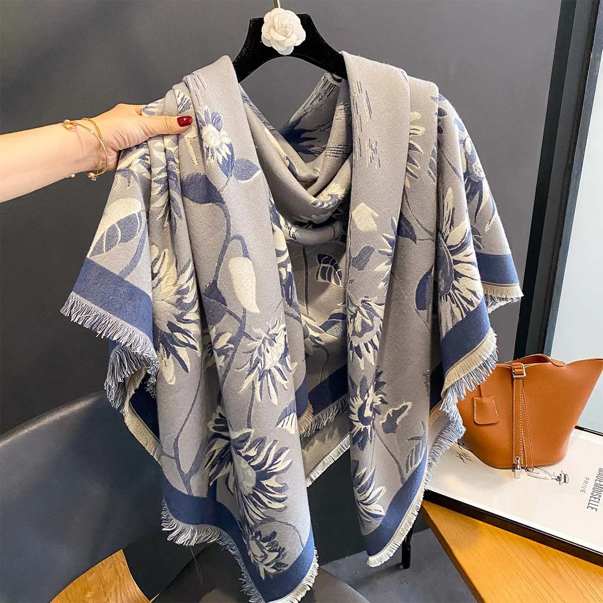 Retro Style Sunflower Pattern Cashmere Scarves Winter Warm Thick Cloak Poncho Ladies Double Sided Pashmina Shawl Oversize Stole