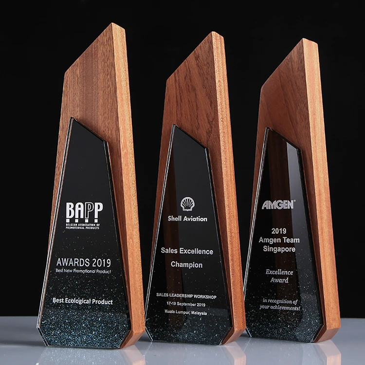 
 2019 новый деревянный наградный трофей с черным кристаллом  