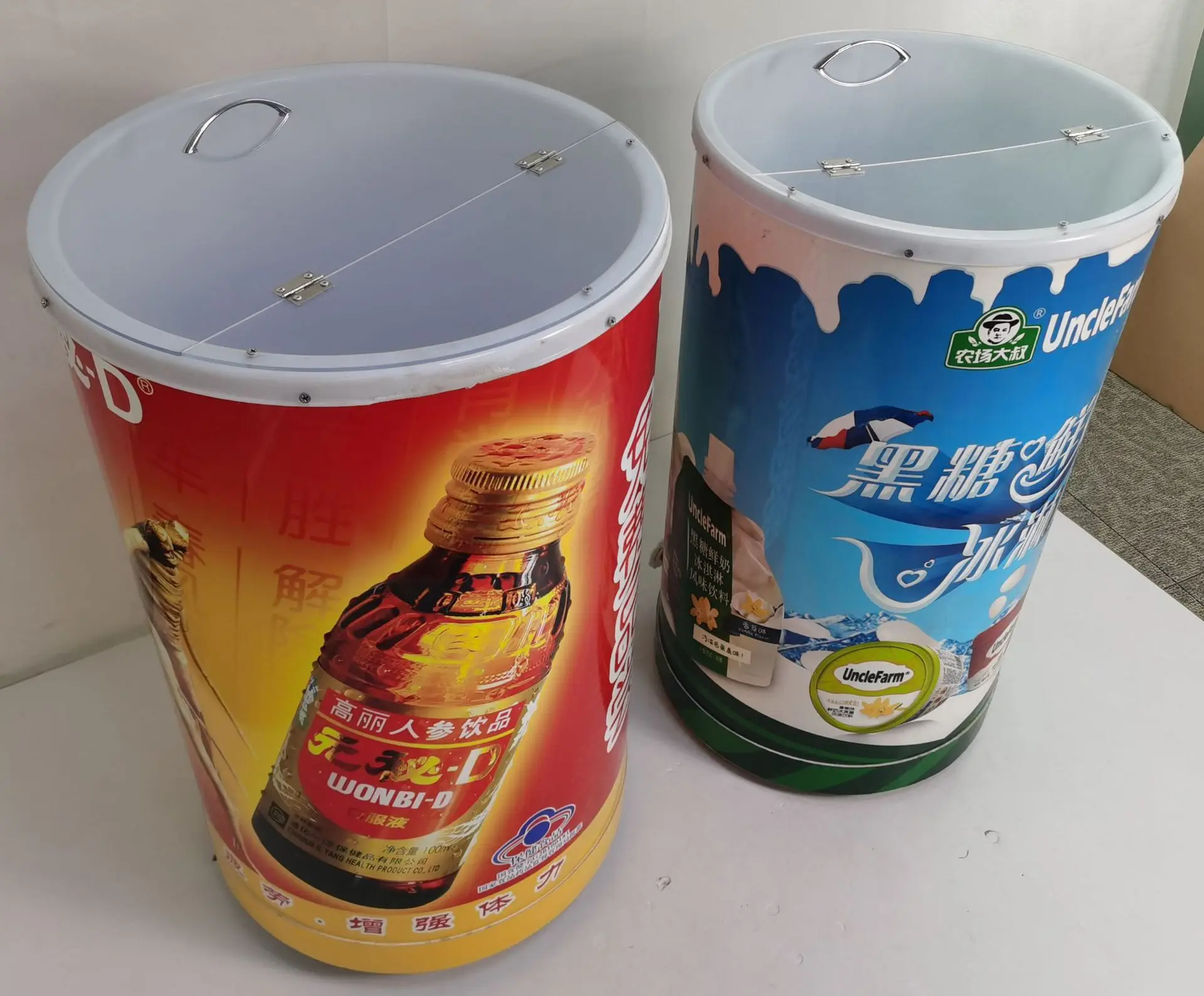 Round advertisement party barrel beverage cooler refrigerator with glass lid