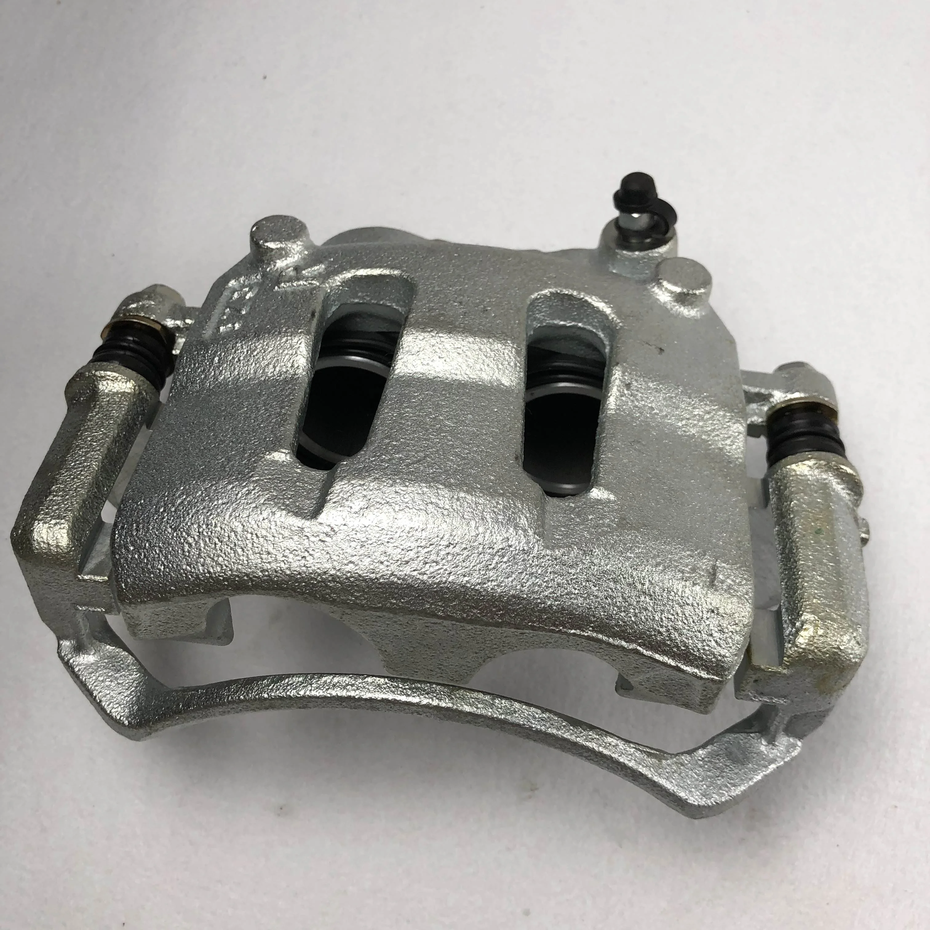 Передний правый Тормозной суппорт 41001-10G02 для NISSAN