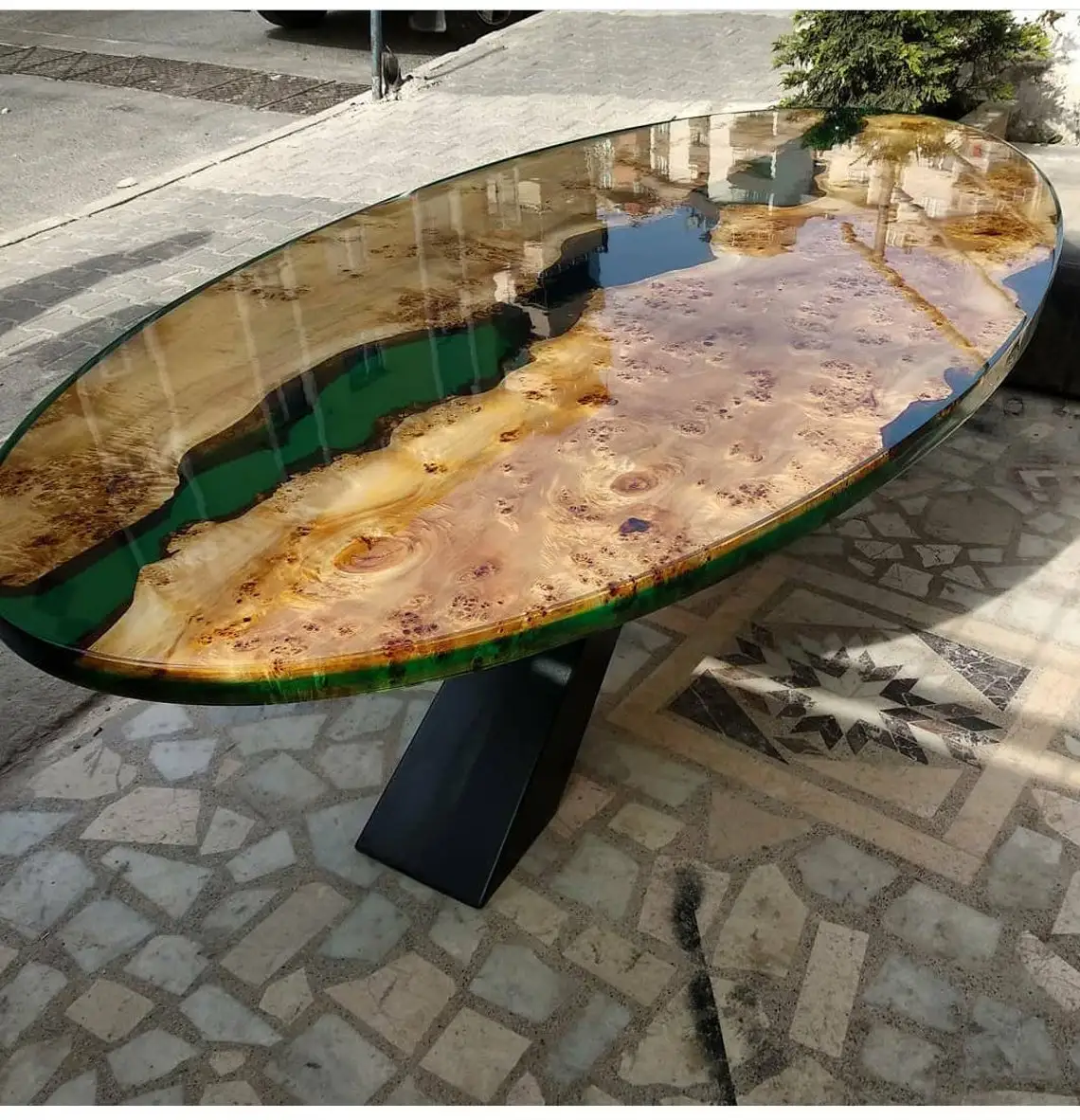 Factory Wholesale Resin Table With Poplar Burl Wood Slab For Dining Room And Kitchen Room 6 Velvet Dining Chairs