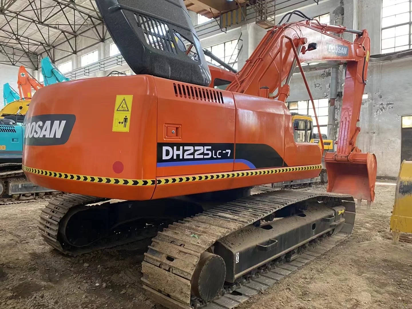 Used excavator Develon DH225LC-7 Doosan excavator DH225 well-maintained construction equipment cheap price for sale