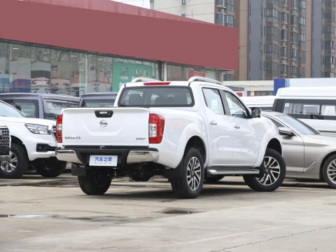Wholesale in Stock NAVARA 2.5L Automatic Premium Edition 4WD Comfort Pickup Gasoline New Vehicle Cars for Exporting
