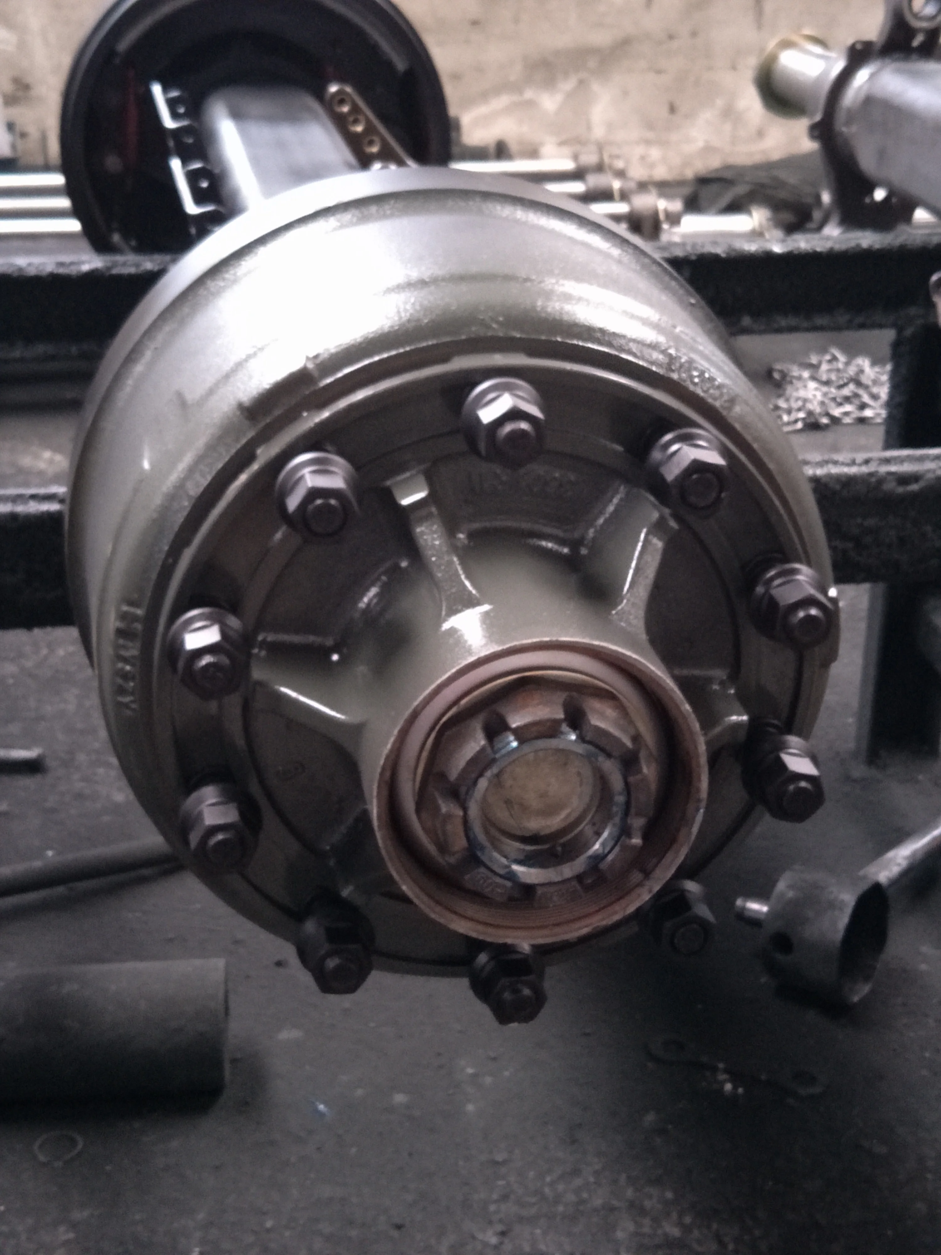 Track 1840mm Fuwa Axle Hot Sale Semi Trailer Axle Made In China