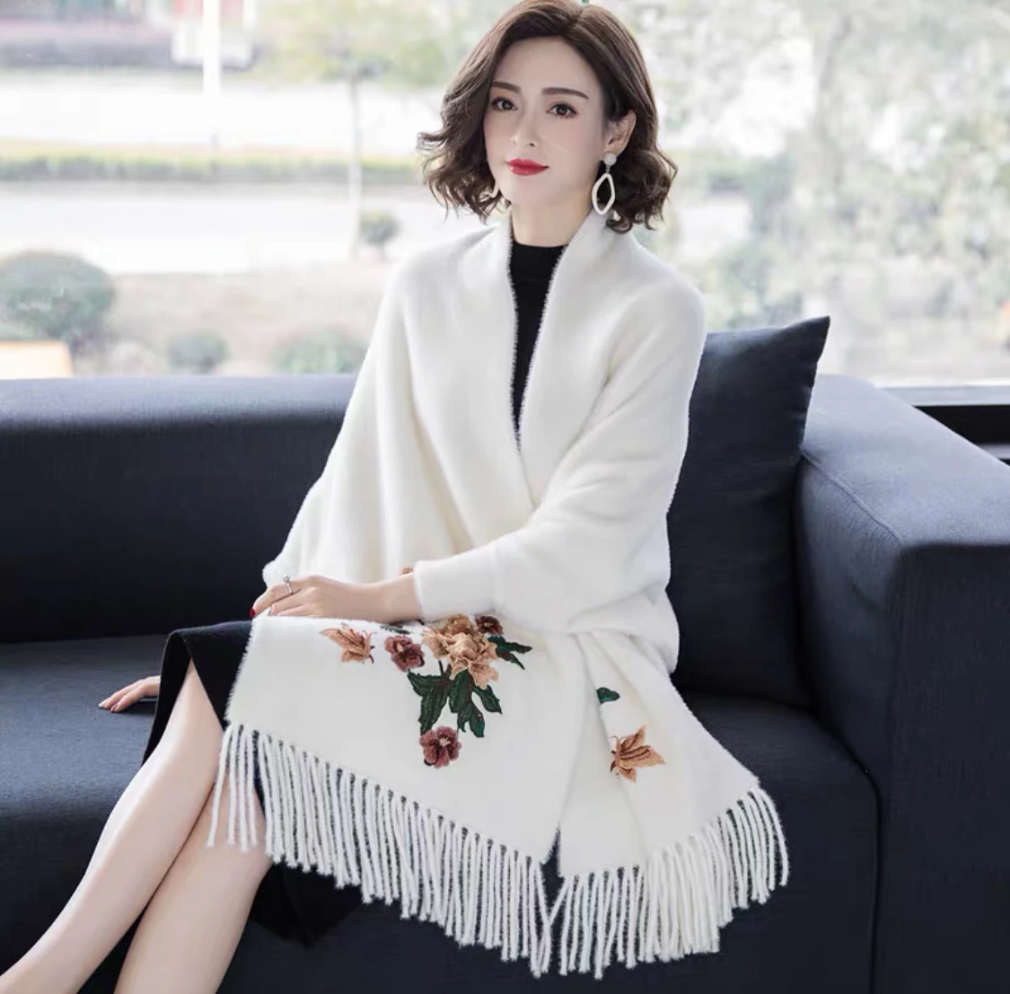 Wholesale 2022 latest ladies long imitated wool scarves fashion design printed plush shawl