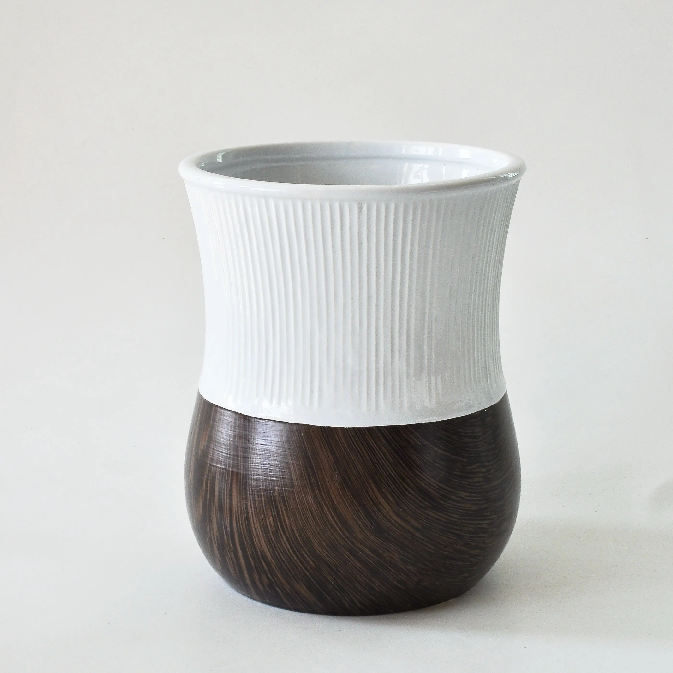 New Design Hotel Home Usage White and Wood Grain Ceramic Bathroom Accessories Sets