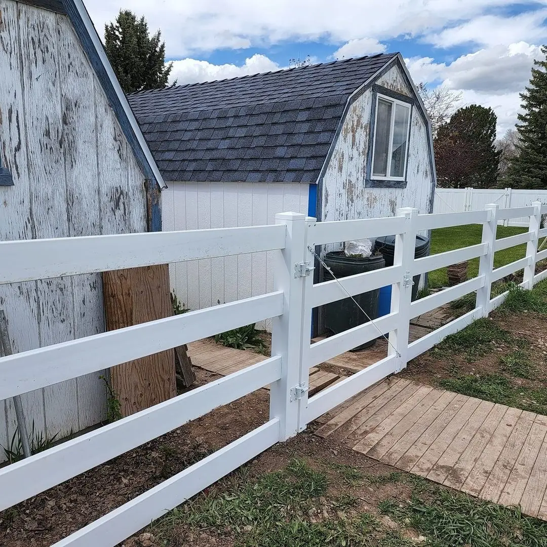 4 rail PVC ranch fence for horse wpc horse fence white panels with single gate