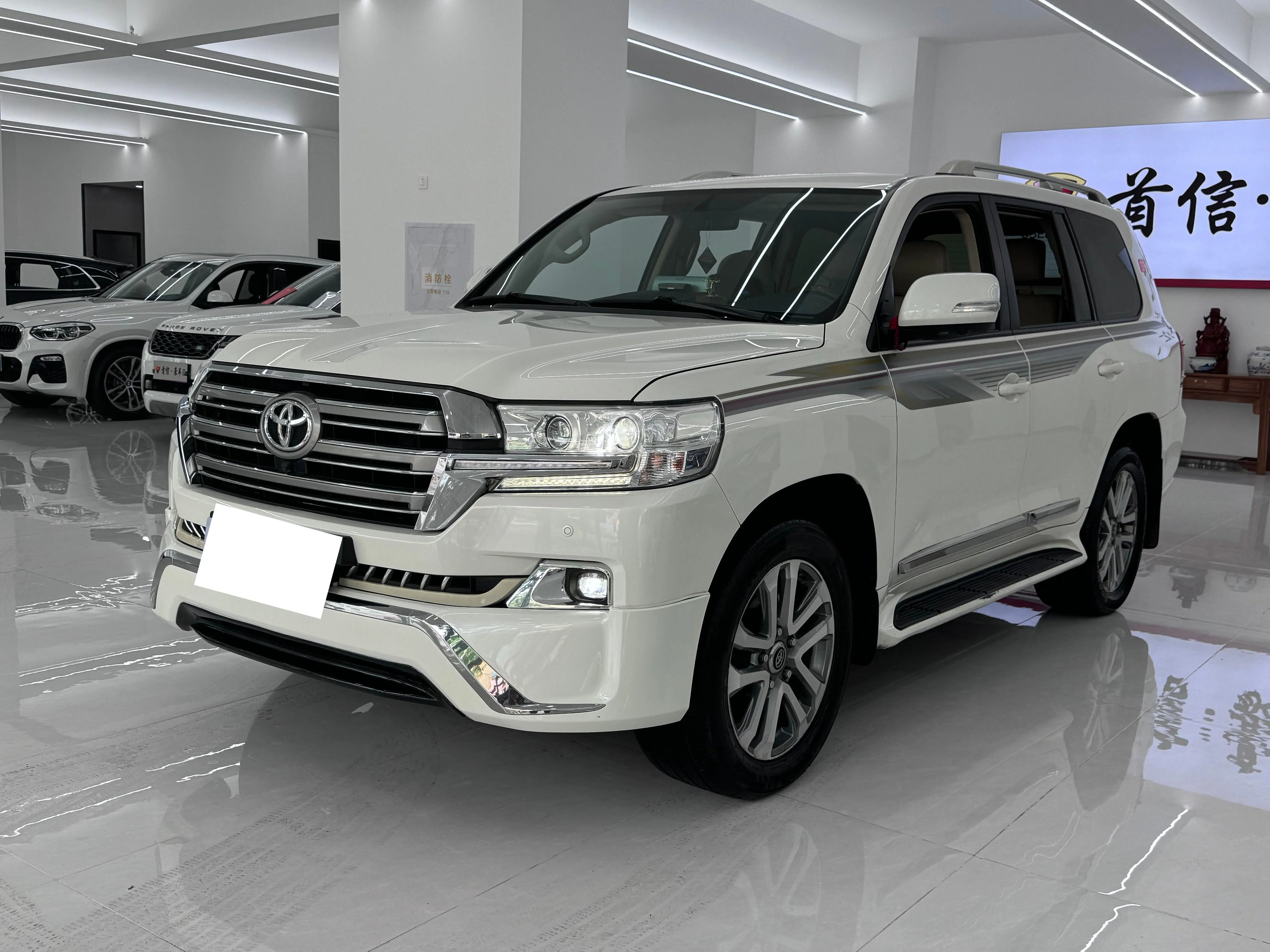 Toyota Land Kuluze (ИМПОРТНАЯ) 2017 модель 4000 Ближневосточное издание Подержанный автомобиль