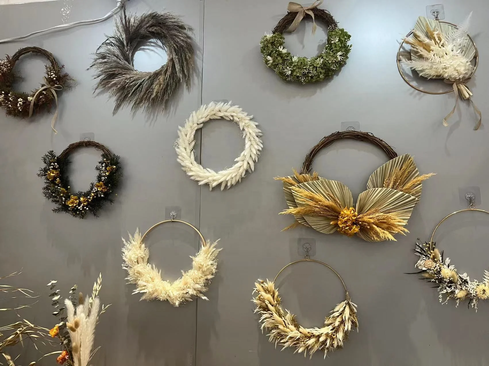M463 Wreath Making Supplies Rustic Boho Wall Wreath Cotton Pampas Lemon Round Dried Flower Wreath For Wall Decor Wedding