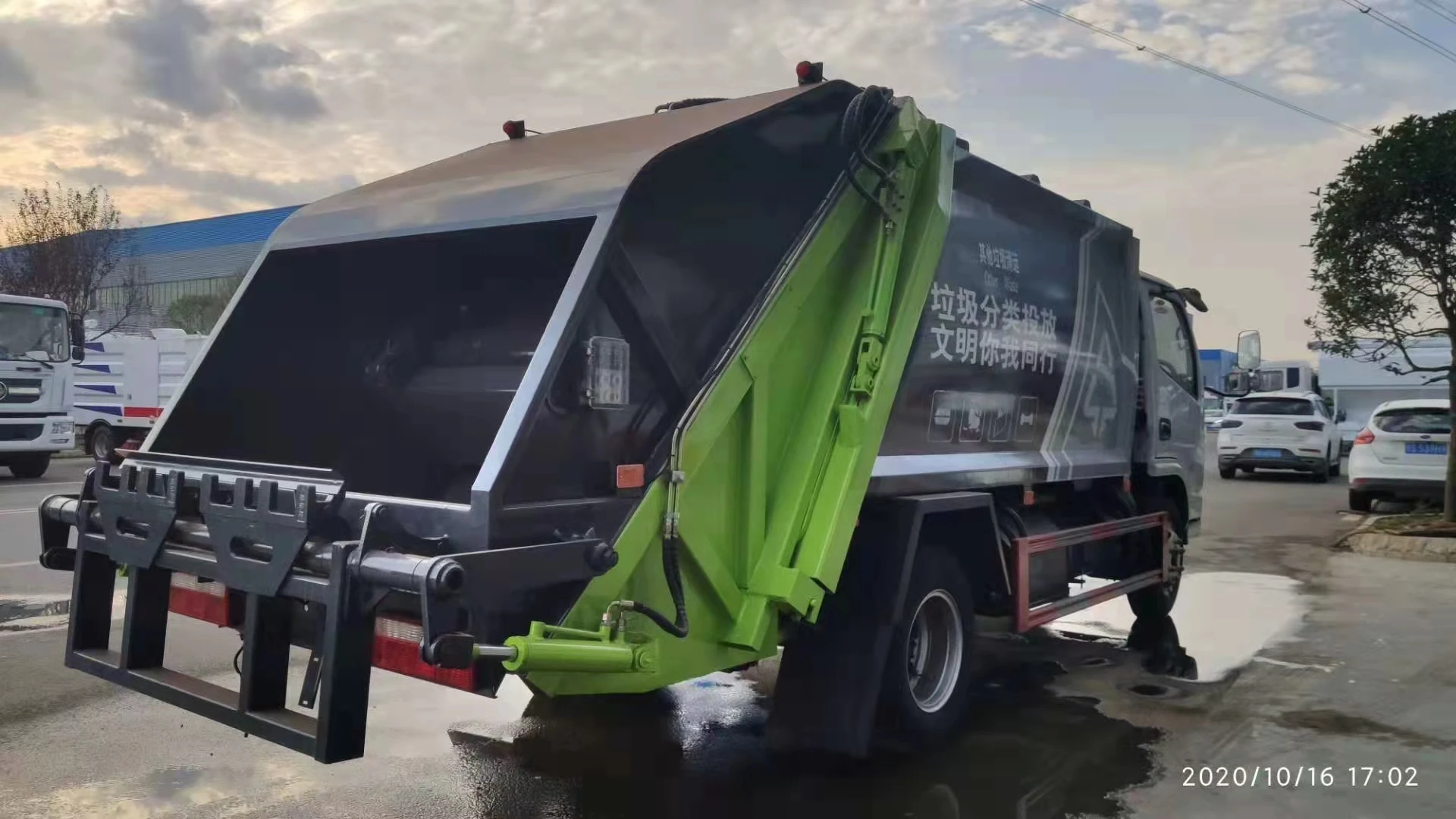 Dongfeng 4X2 6 кубических метров мусоровоз компрессионный Мусоровоз куб.
