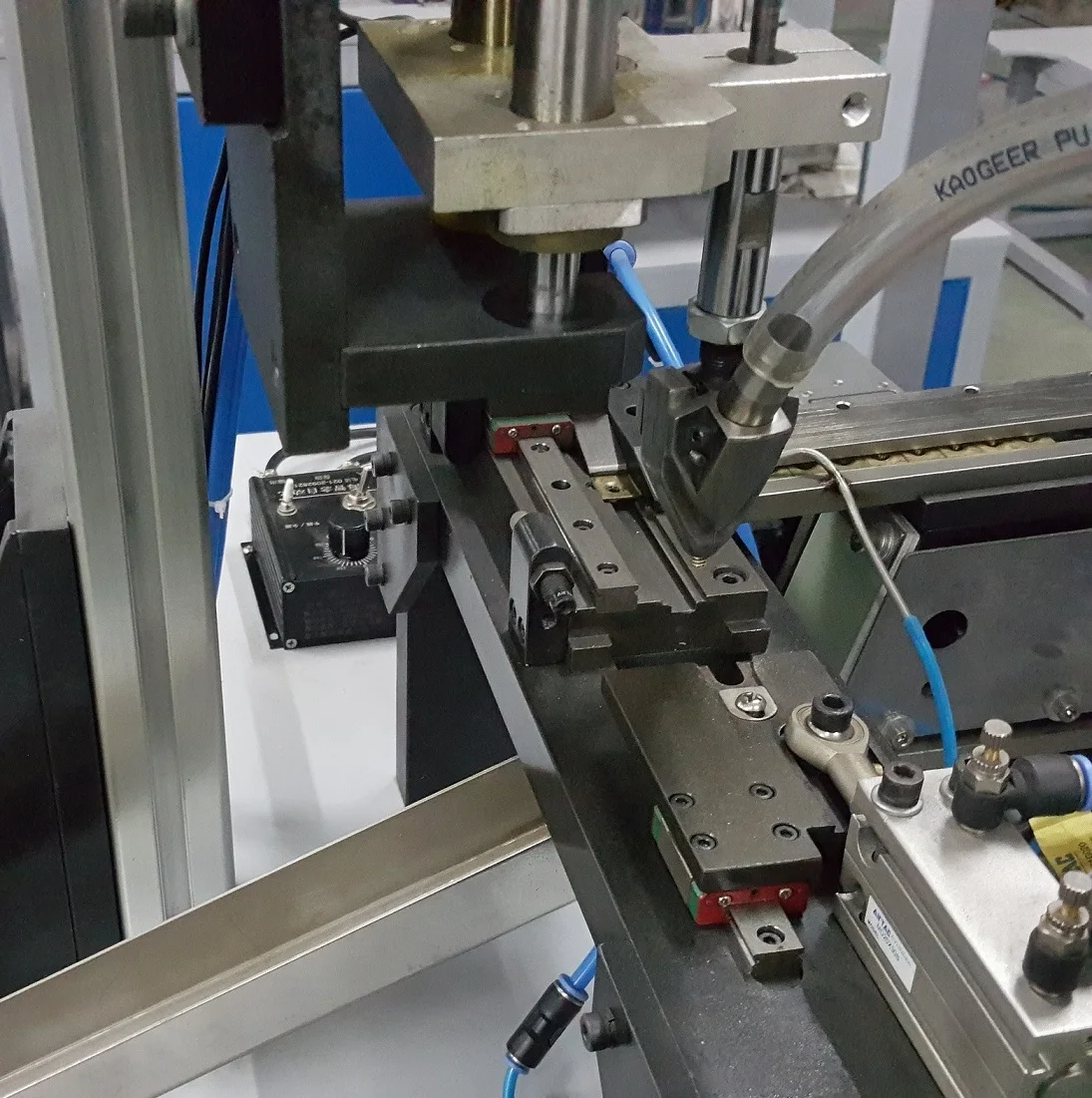 Hight productivity Metal parts auto feed screwdriver machine for hardware assembly
