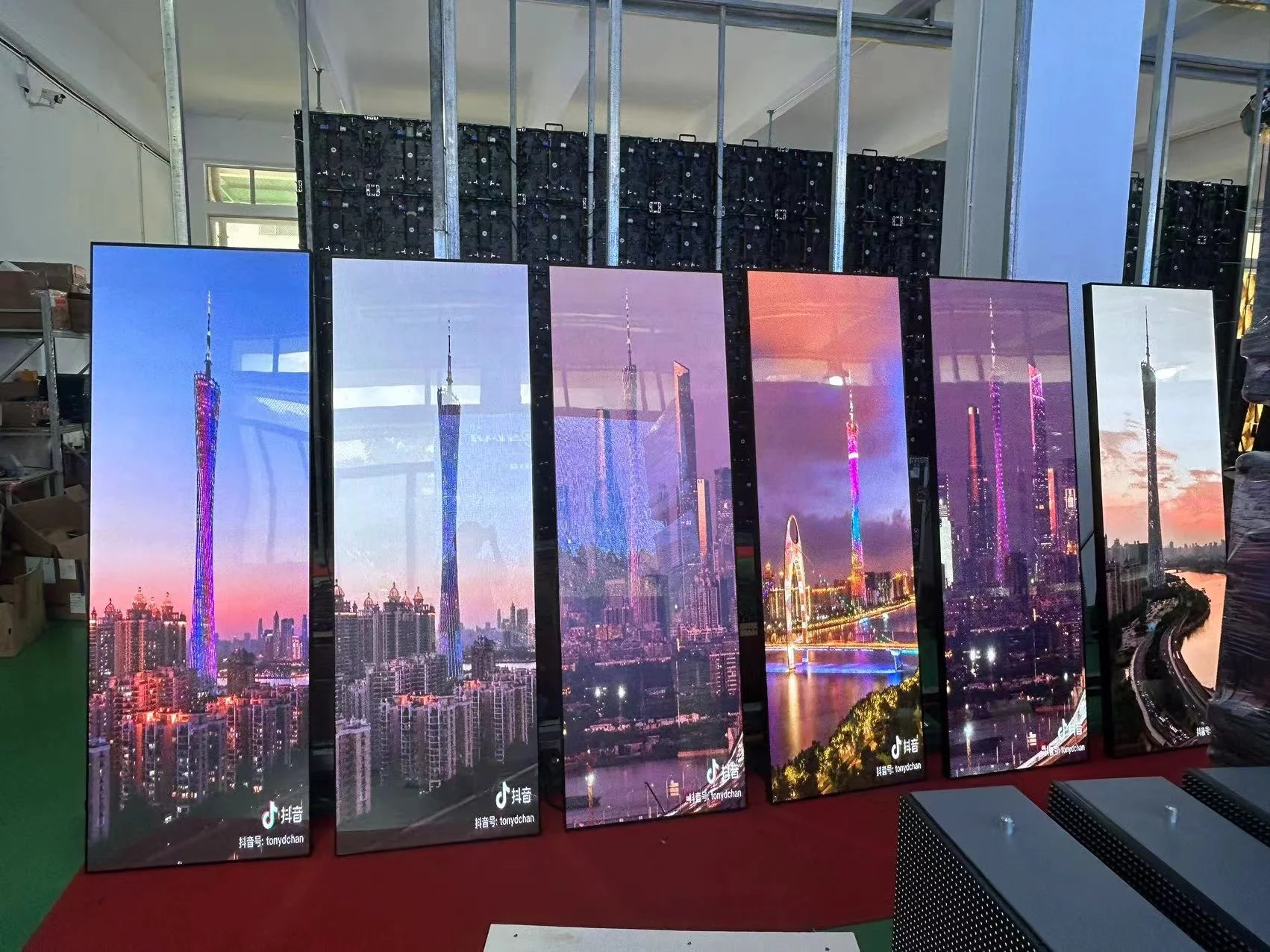 Indoor Portable LED Video Panel Wifi 4G USB P1.86 P2 P2.5 P3 LED Window Banners Display for Indoor Usage