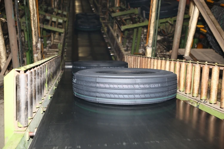 Best price of new design natural rubber material two years warranty chinese tire brand AMBOTON  315/80R22.5 SD718