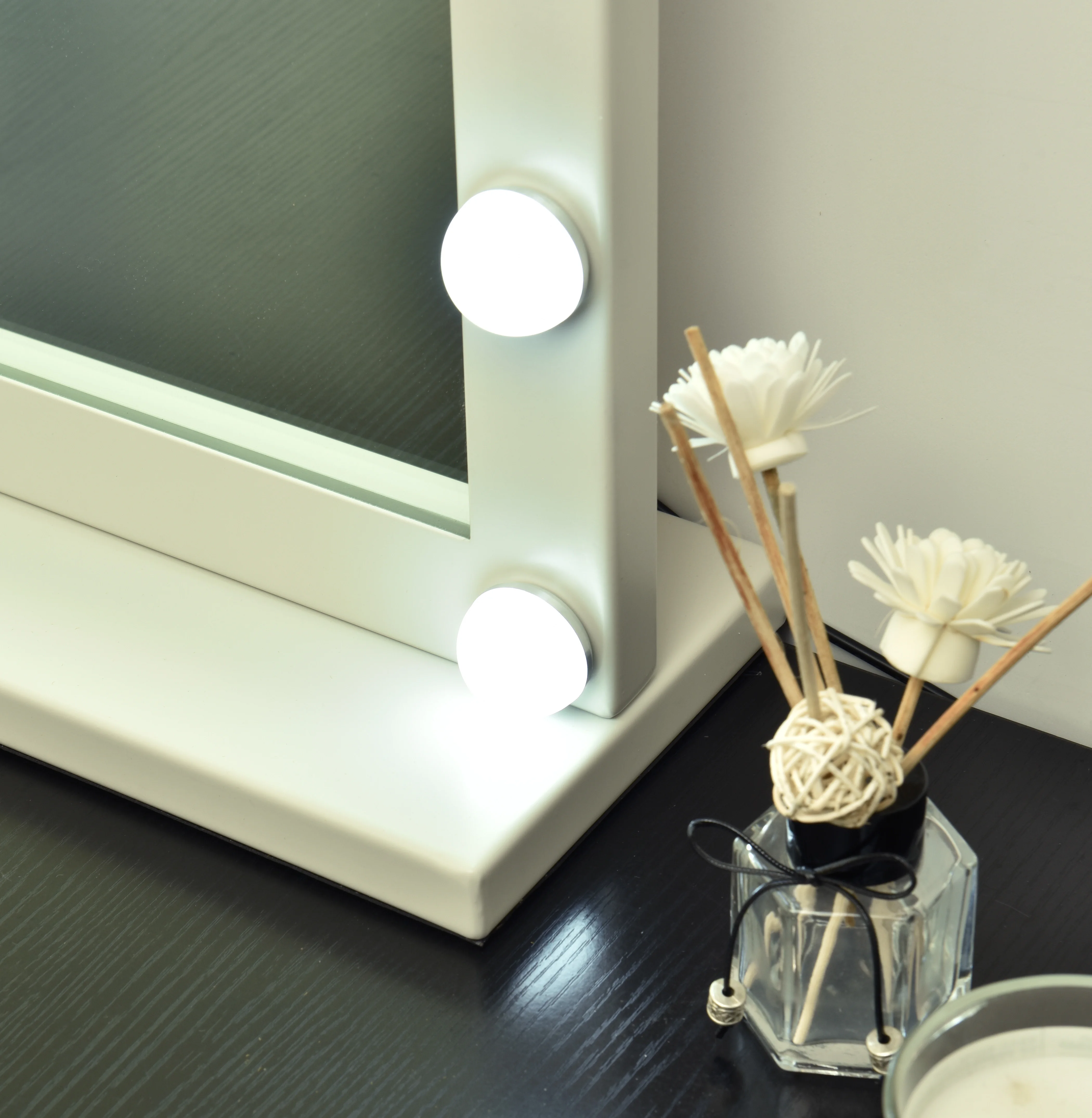 Barber Shop Beauty Salon Station Framed Light Up Makeup Vanity Hollywood  Mirror With Led Bulbs