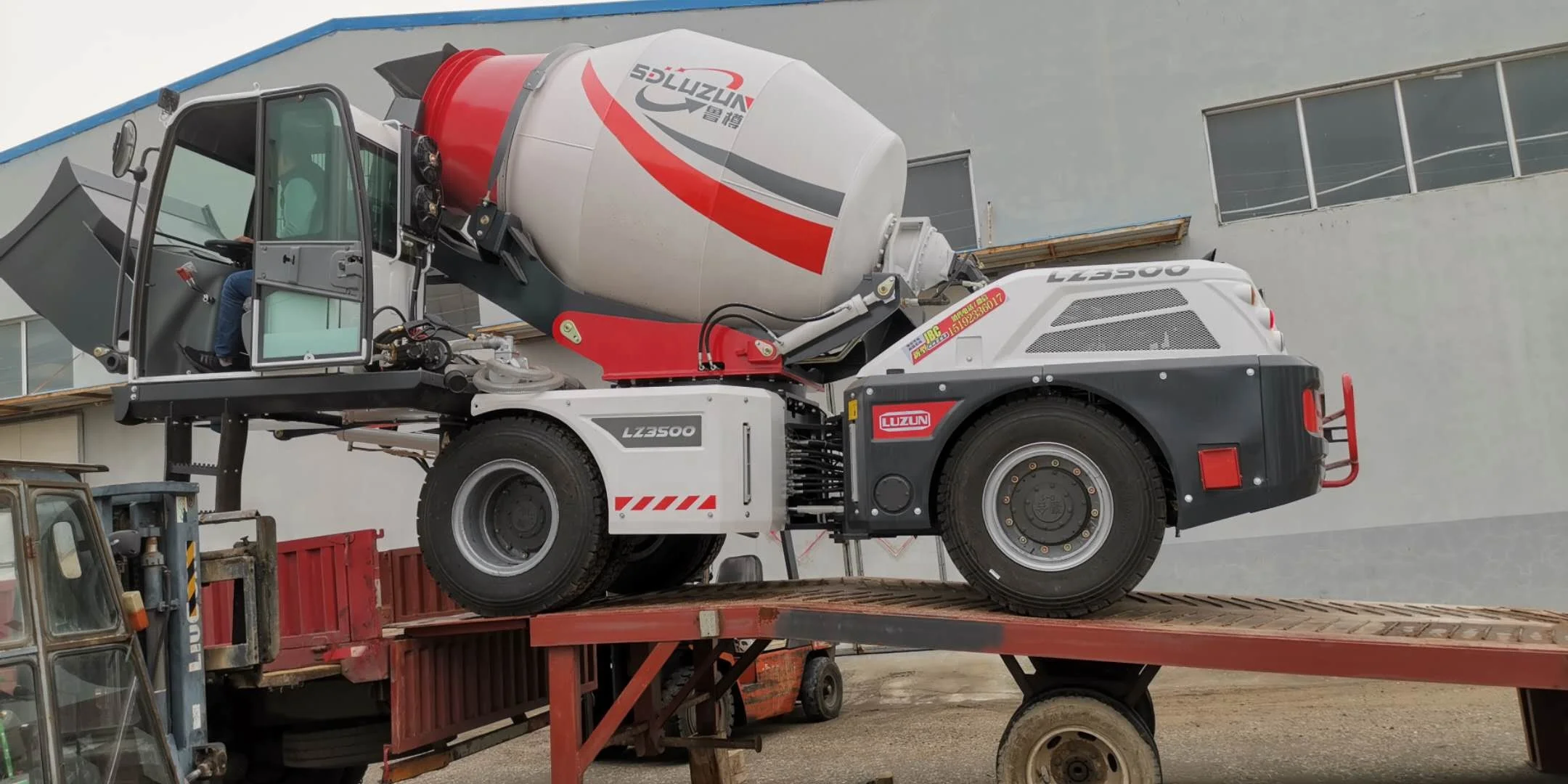 LUZUN Official Self Loading Concrete Mixer LZ3500 3.5m3 Portable Diesel Mini Small Concrete Cement Mixer for Sale