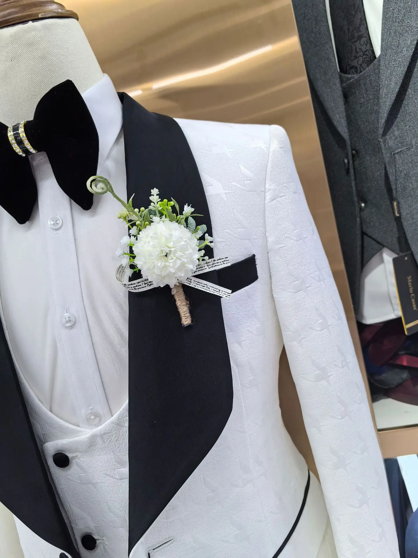 Luxury White Suits For Men One Button Black Shawl Lapel Blazer Slim Fit Wedding 3 Piece Jacket Pants Vest Formal Male Clothing