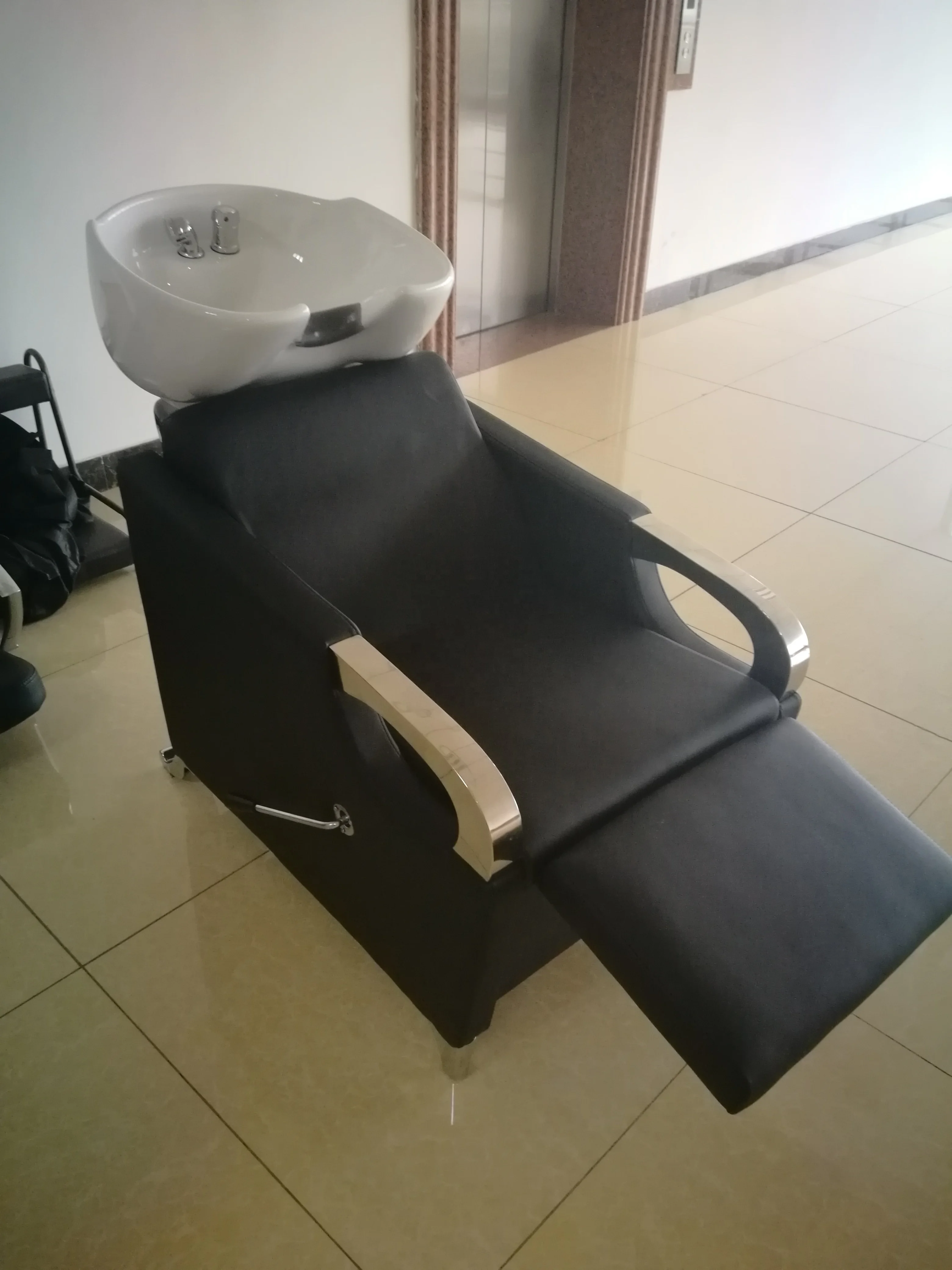 Factory Direct Sale Fashion Design Comfortable Shampoo Chair Hair And Beauty Salon Furniture Hair Washing Chairs