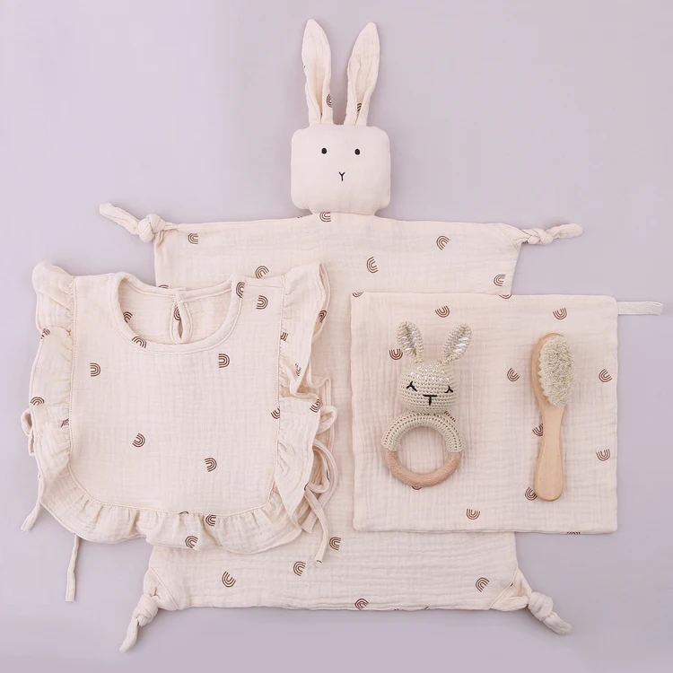Customized Baby Bath Sets Gift Baby Shower Gift Set Newborn Including 5pcs Bibs Blanket Hair Brush Pacifier Clips Bunny Rattle