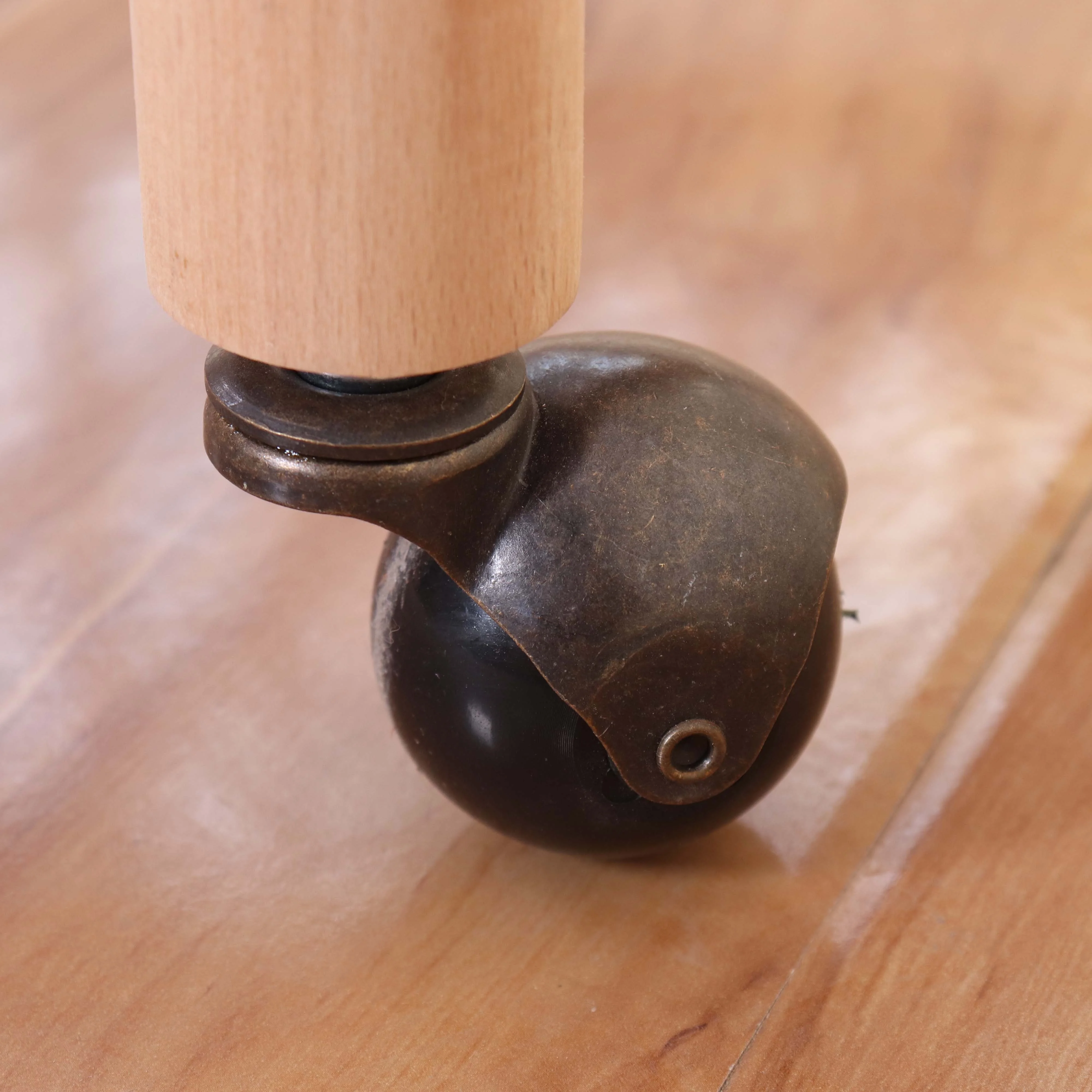 Factory Direct Price  levels adjustable wooden baby cots or cribs