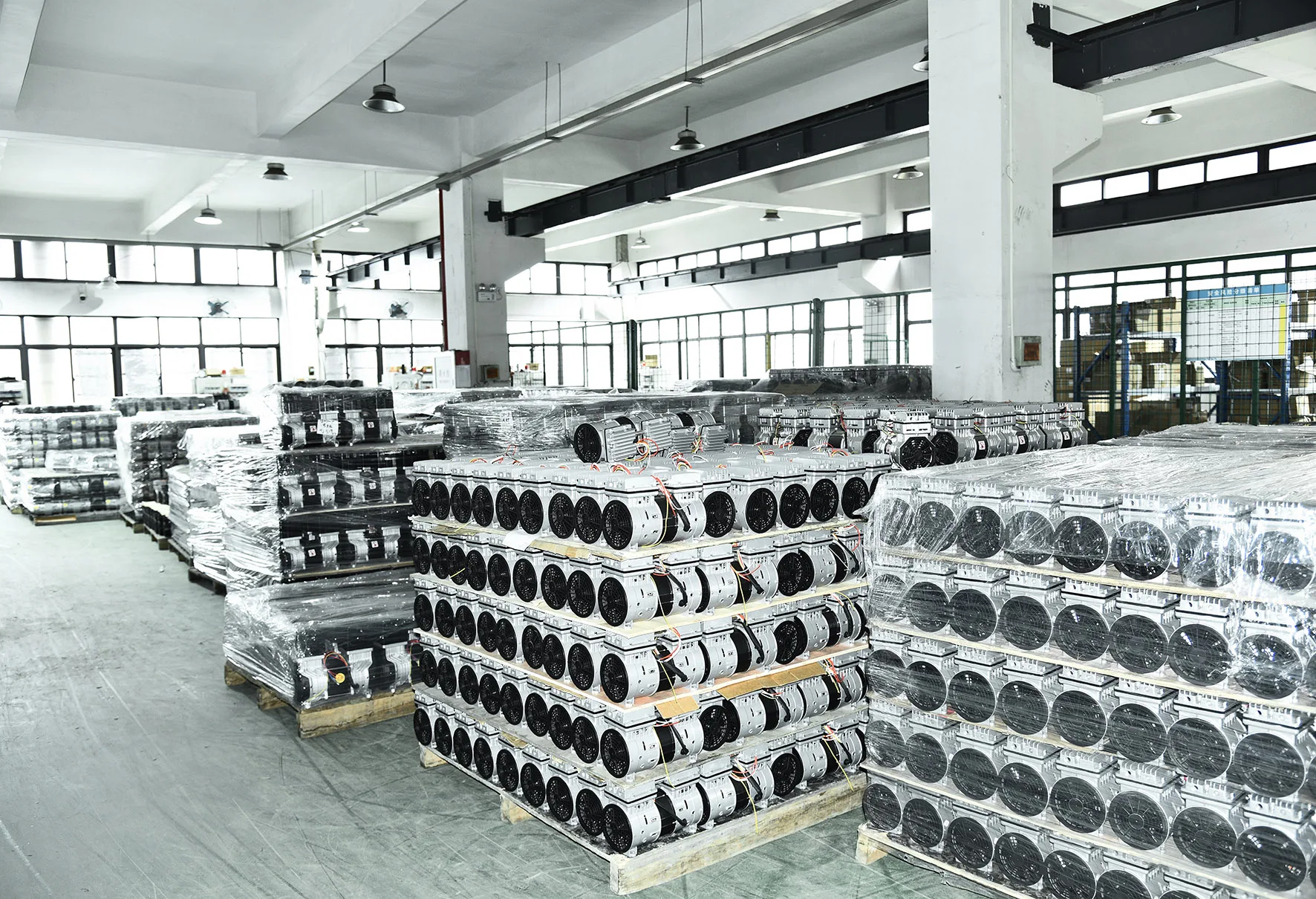 New design AC POWER 1800w medical silent oil free air compressor