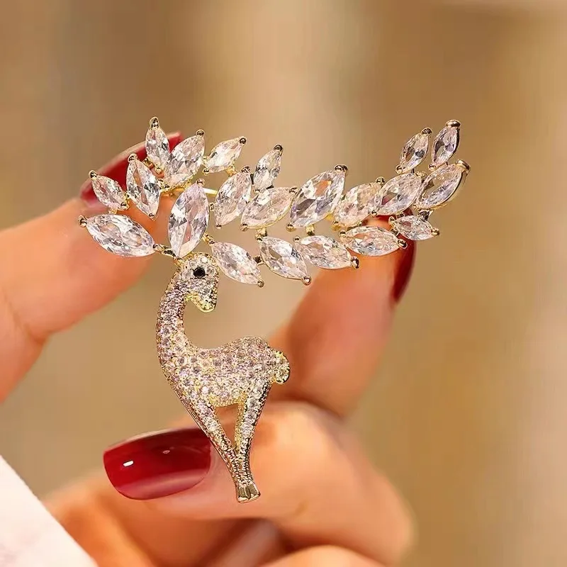 Gold plated pin New fashion brooch Enamel pin custom bulk lapel pins for Merry Christmas