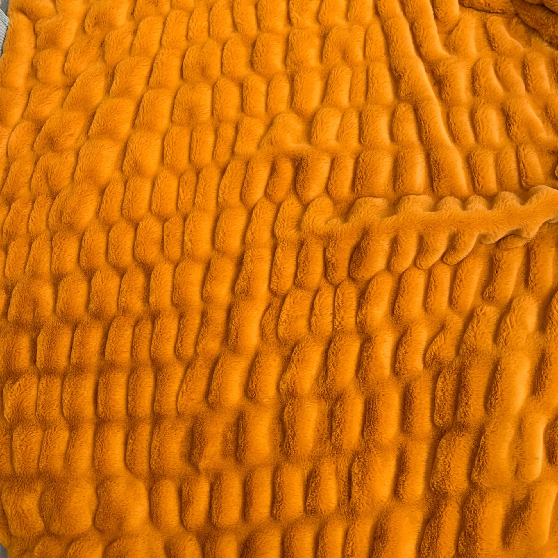 Shannonfabrics luxe cuddle texture/rippling effect spandex/polyester rabbit faux plush fur fabric for luxurious throw blankets