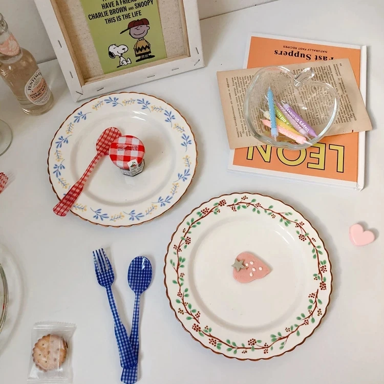 
 Корейская волнистая керамическая десертная сковорода с красными цветами для малины, тарелка для западного стейка, тарелка для торта, домашняя керамическая тарелка для ужина  