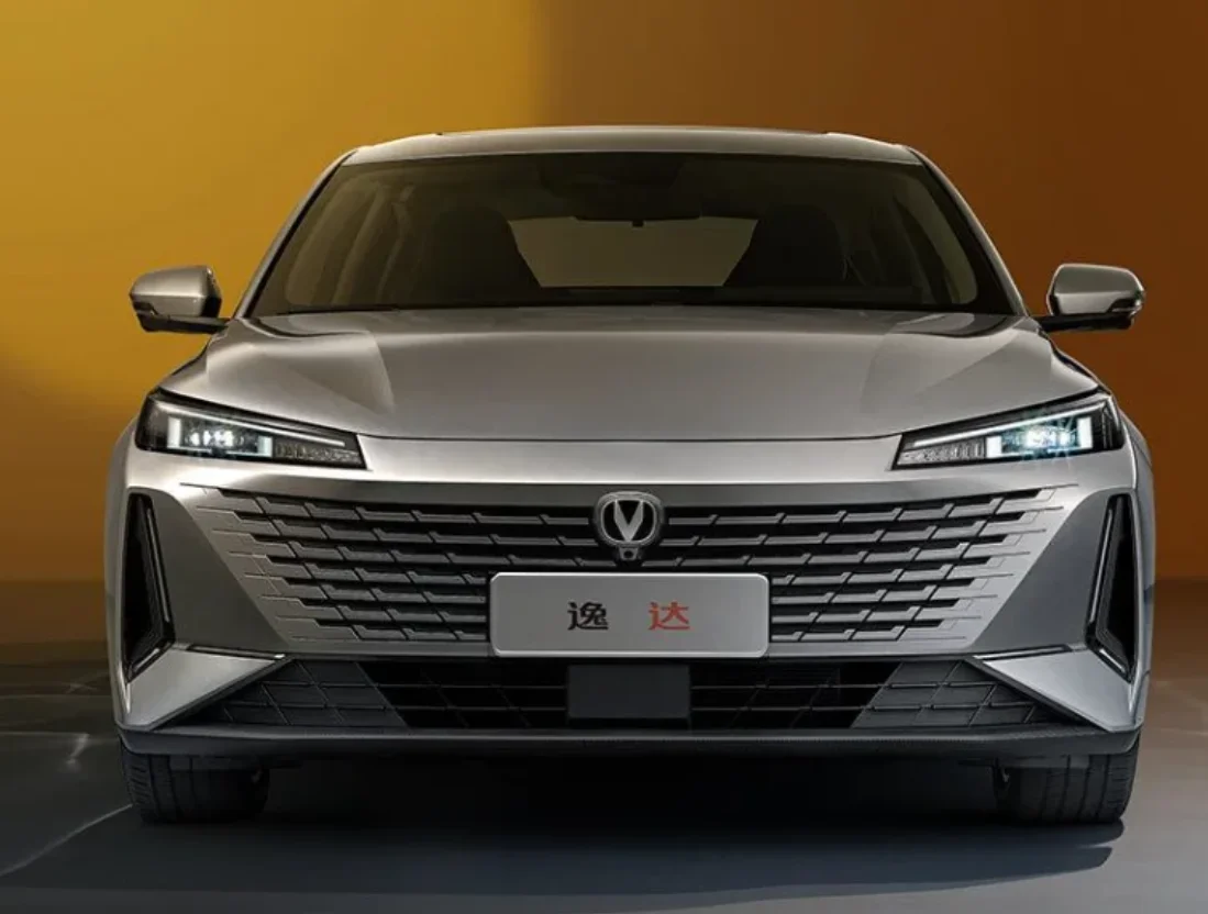 Автомобильный автомобиль с бензиновым двигателем автоматический для взрослых седан changan 2023 двигатель автомобилей
