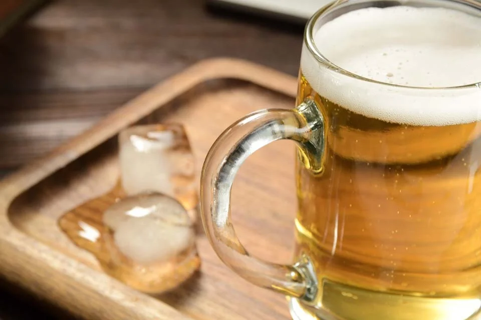 Customize Wholesale Daily Use Drinking Glassware Glass Beer  Mug Glass Coffee Mug With Handle