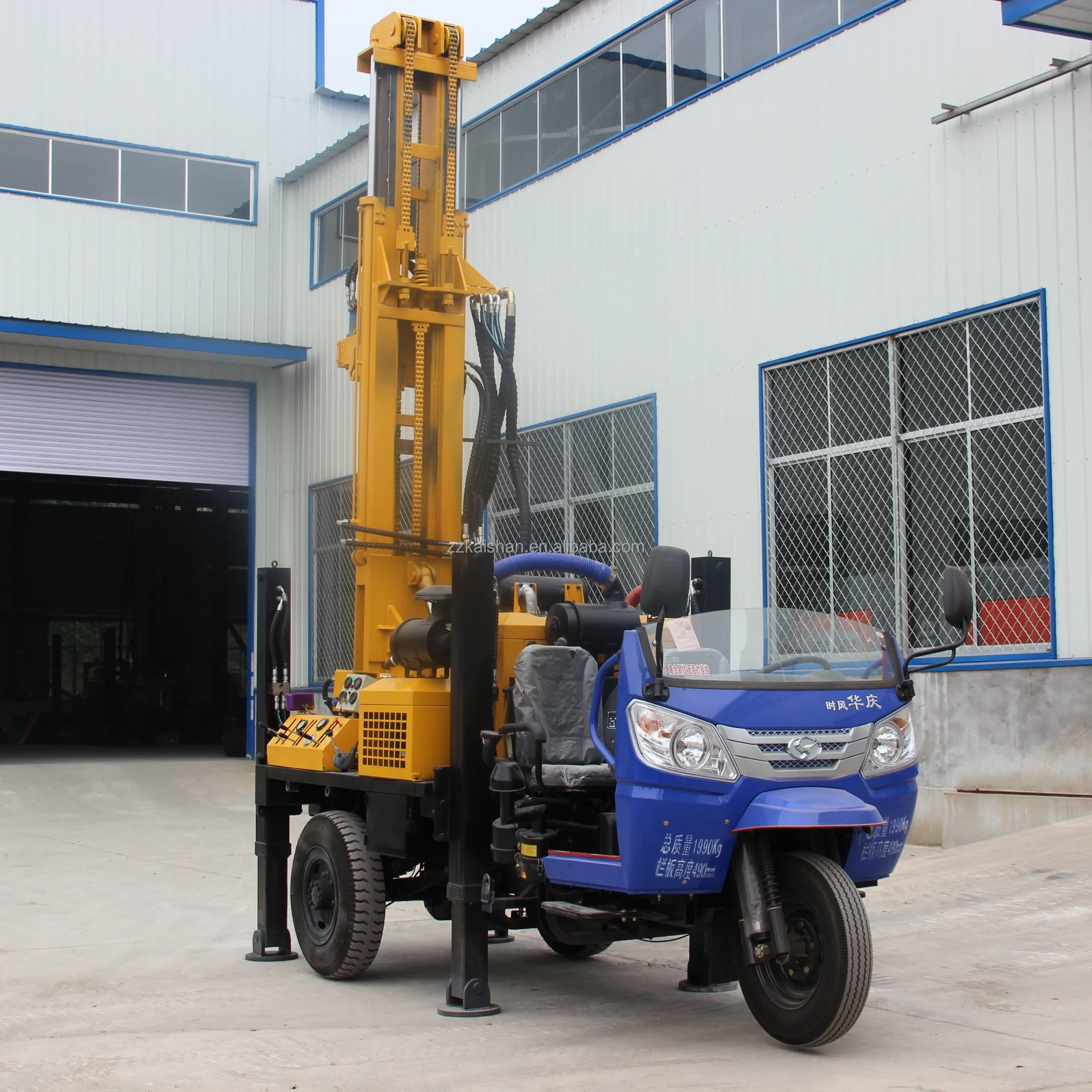 Car moved vehicle-mounted water well drilling rig