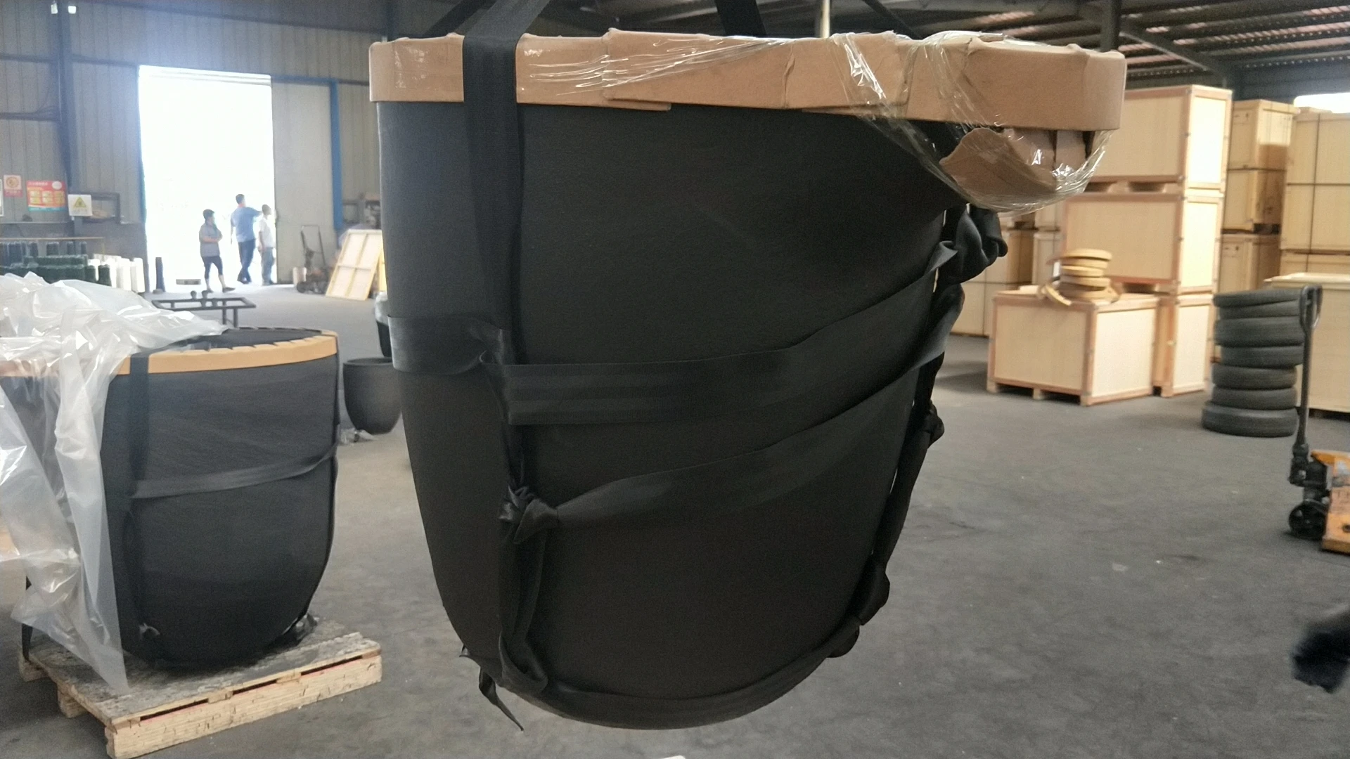 Good price isostatic graphite crucible pot with spout for melting aluminum