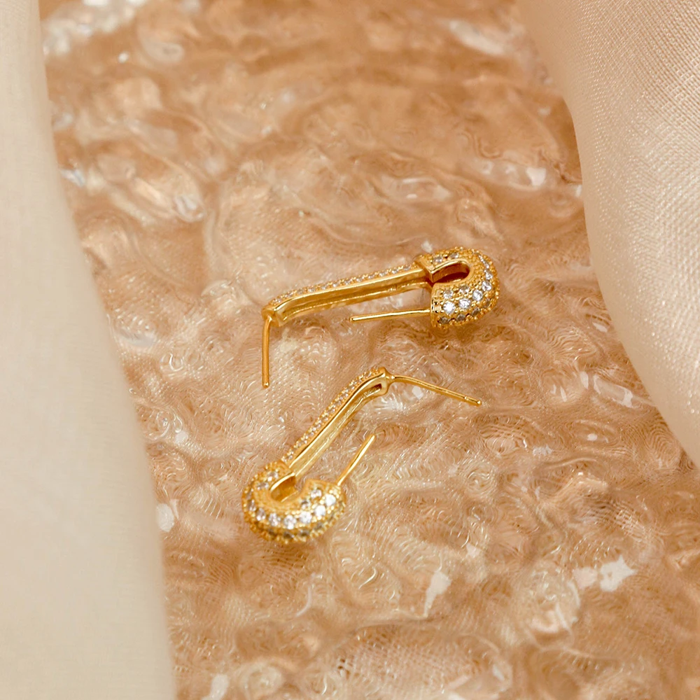 Chris April fashion 925 sterling silver 18k gold plated safety Micro-embedded zircon Pin-shaped earrings
