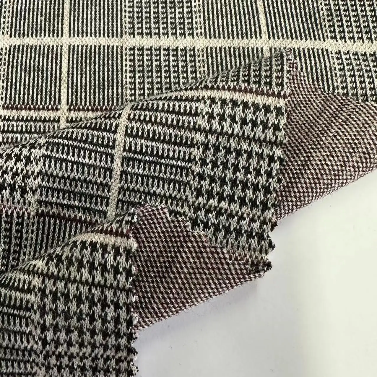 Customized Europe Style Pattern poly spandex Jacquard Yarn Dyed Knit Suiting Fabric For Coat and pants