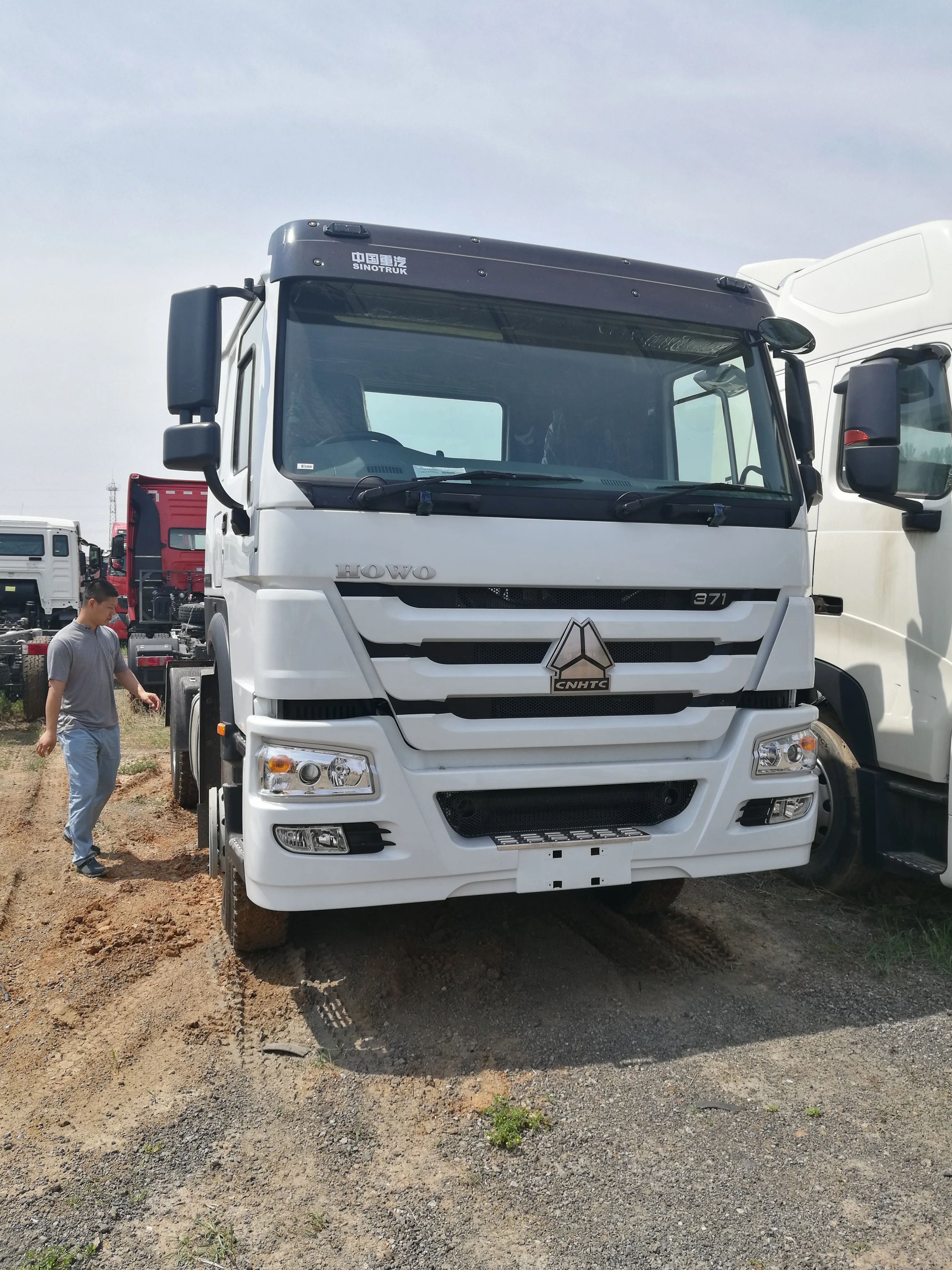 light new and used  truck Shacman Sinotruk Howo truck Tractor truck head Tow 4*2