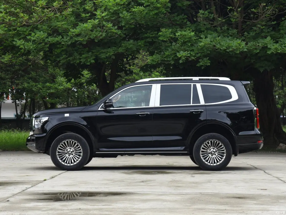 Large SUV Tank 500 Twin turbocharged engine 360 Horsepower 500 torque Aluminum alloy Engine cylinder